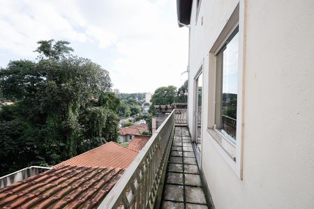 Casa à venda com 207m², 5 quartos e 2 vagas Casa à venda com 207m², 5 quartos e 2 vagasVaranda