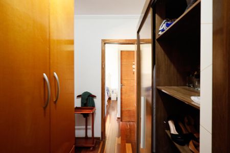 Casa à venda com 207m², 5 quartos e 2 vagas Casa à venda com 207m², 5 quartos e 2 vagasCloset