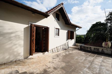 Casa à venda com 207m², 5 quartos e 2 vagas Casa à venda com 207m², 5 quartos e 2 vagasVaranda