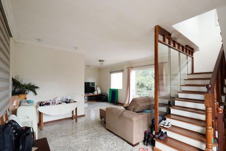 Casa à venda com 207m², 5 quartos e 2 vagas Casa à venda com 207m², 5 quartos e 2 vagasSala