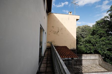 Casa à venda com 207m², 5 quartos e 2 vagas Casa à venda com 207m², 5 quartos e 2 vagasVaranda