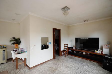 Casa à venda com 207m², 5 quartos e 2 vagas Casa à venda com 207m², 5 quartos e 2 vagasSala