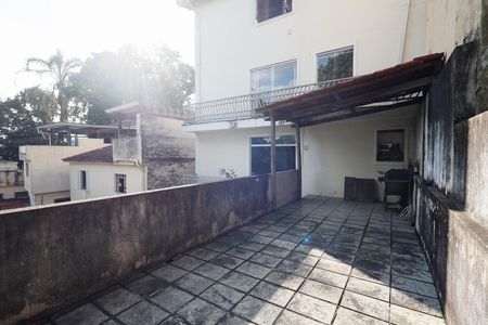 Casa à venda com 207m², 5 quartos e 2 vagas Casa à venda com 207m², 5 quartos e 2 vagasQuintal
