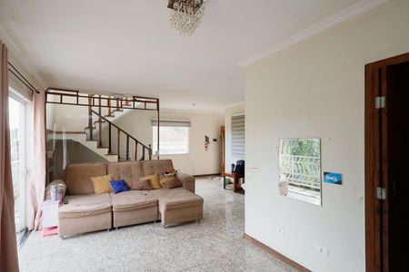 Casa à venda com 207m², 5 quartos e 2 vagas Casa à venda com 207m², 5 quartos e 2 vagasSala