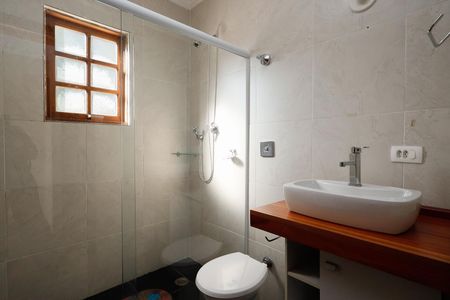 Casa à venda com 207m², 5 quartos e 2 vagas Casa à venda com 207m², 5 quartos e 2 vagasBanheiro 1