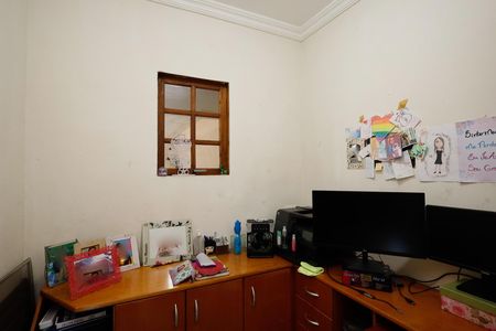 Casa à venda com 207m², 5 quartos e 2 vagas Casa à venda com 207m², 5 quartos e 2 vagasescritório