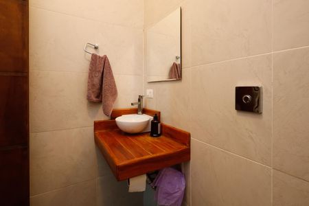 Casa à venda com 207m², 5 quartos e 2 vagas Casa à venda com 207m², 5 quartos e 2 vagasLavabo