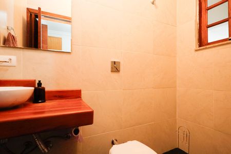 Casa à venda com 207m², 5 quartos e 2 vagas Casa à venda com 207m², 5 quartos e 2 vagasLavabo