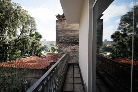 Casa à venda com 207m², 5 quartos e 2 vagas Casa à venda com 207m², 5 quartos e 2 vagasVaranda