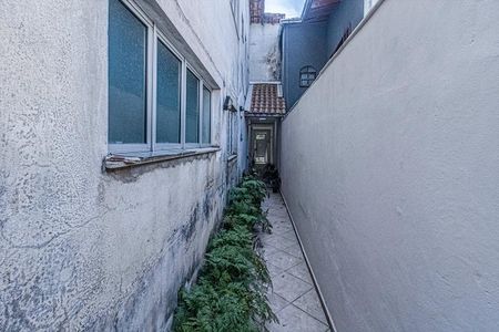 Casa à venda com 100m², 3 quartos e 2 vagascorredor  lateral para a garagem_2