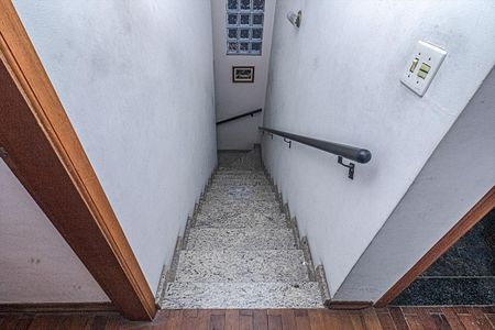 Casa à venda com 100m², 3 quartos e 2 vagasacesso para os pisos_2