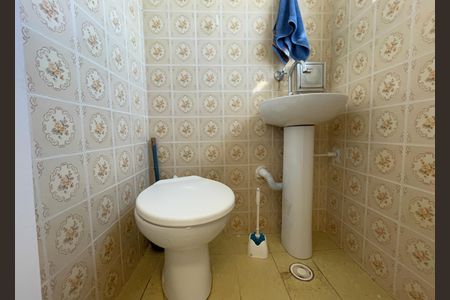 Casa à venda com 250m², 2 quartos e 2 vagas Casa à venda com 250m², 2 quartos e 2 vagasLavabo