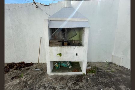 Casa à venda com 250m², 2 quartos e 2 vagas Casa à venda com 250m², 2 quartos e 2 vagasChurrasqueira