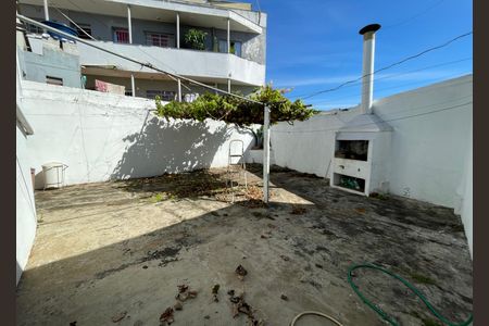 Casa à venda com 250m², 2 quartos e 2 vagas Casa à venda com 250m², 2 quartos e 2 vagasQuintal