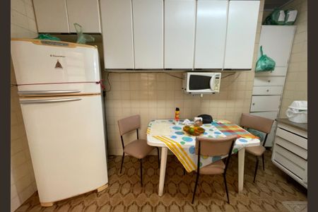 Casa à venda com 250m², 2 quartos e 2 vagas Casa à venda com 250m², 2 quartos e 2 vagasCozinha - Armários
