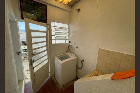 Casa à venda com 250m², 2 quartos e 2 vagas Casa à venda com 250m², 2 quartos e 2 vagasÁrea de Serviço