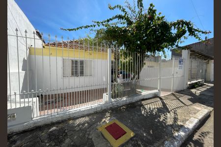 Casa à venda com 250m², 2 quartos e 2 vagas Casa à venda com 250m², 2 quartos e 2 vagasFachada