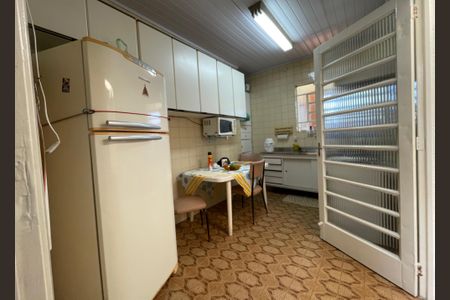 Casa à venda com 250m², 2 quartos e 2 vagas Casa à venda com 250m², 2 quartos e 2 vagasCozinha - Armários