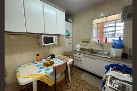 Casa à venda com 250m², 2 quartos e 2 vagas Casa à venda com 250m², 2 quartos e 2 vagasCozinha - Armários