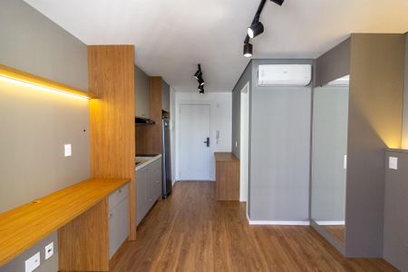 Sala-Quarto de kitnet/studio à venda com 1 quarto, 28m² em Santo Amaro, São Paulo