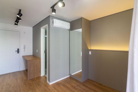 Sala-Quarto de kitnet/studio à venda com 1 quarto, 28m² em Santo Amaro, São Paulo