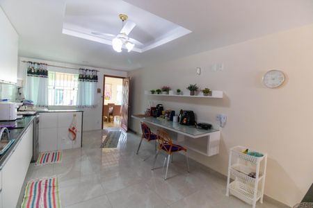 Casa para alugar com 250m², 3 quartos e 9 vagasCozinha e Área de Serviço