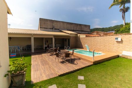 Casa para alugar com 250m², 3 quartos e 9 vagasÁrea externa