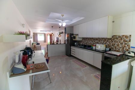 Casa para alugar com 250m², 3 quartos e 9 vagasCozinha e Área de Serviço