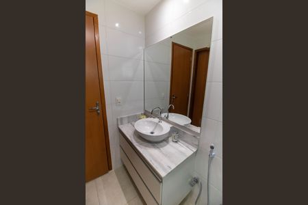 Casa para alugar com 250m², 3 quartos e 9 vagasBanheiro Social