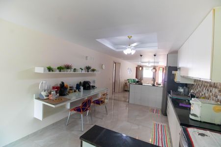 Casa para alugar com 250m², 3 quartos e 9 vagasCozinha e Área de Serviço