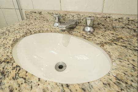 Apartamento à venda com 76m², 2 quartos e sem vagaBanheiro da Suíte