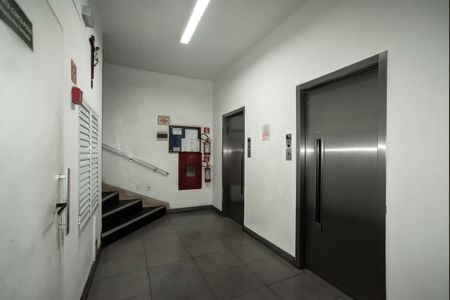 Apartamento à venda com 76m², 2 quartos e sem vagaHall social