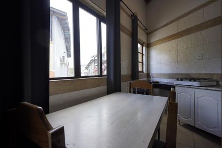 Sala - cozinha de kitnet/studio para alugar com 1 quarto, 60m² em Rio Tavares, Florianópolis