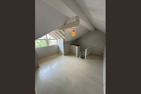 Casa de condomínio para alugar com 155m², 3 quartos e 2 vagasSótão 