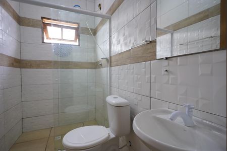 Banheiro de kitnet/studio para alugar com 1 quarto, 25m² em Rio Tavares, Florianópolis