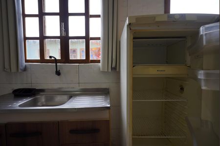 Cozinha de kitnet/studio para alugar com 1 quarto, 25m² em Rio Tavares, Florianópolis
