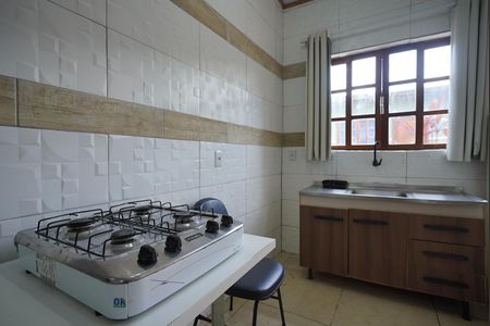 Cozinha de kitnet/studio para alugar com 1 quarto, 25m² em Rio Tavares, Florianópolis