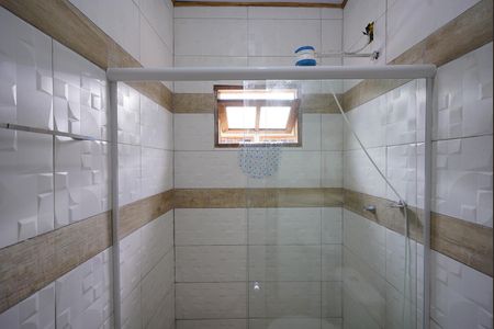 Banheiro de kitnet/studio para alugar com 1 quarto, 25m² em Rio Tavares, Florianópolis