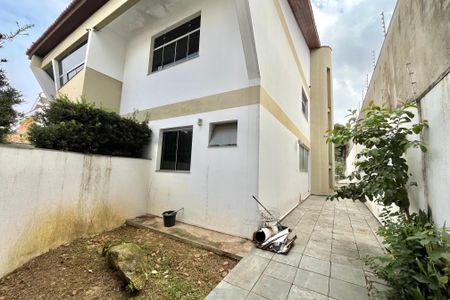 Casa para alugar com 750m², 5 quartos e 8 vagasQuintal