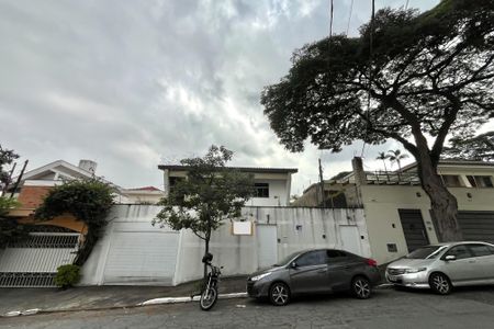 Casa para alugar com 750m², 5 quartos e 8 vagasFachada