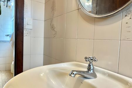 Casa para alugar com 750m², 5 quartos e 8 vagasBanheiro de serviço