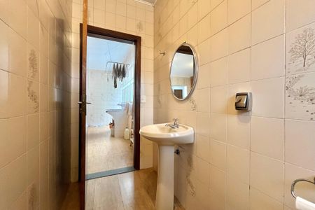 Casa para alugar com 750m², 5 quartos e 8 vagasBanheiro de serviço