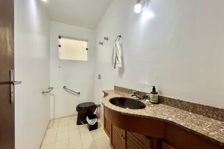 Casa para alugar com 750m², 5 quartos e 8 vagasLavabo