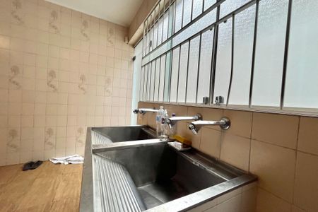 Casa para alugar com 750m², 5 quartos e 8 vagasÁrea de Serviço