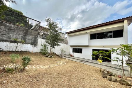 Casa para alugar com 750m², 5 quartos e 8 vagasQuintal
