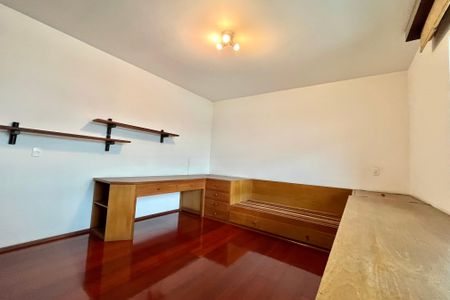 Casa para alugar com 750m², 5 quartos e 8 vagasQuarto 4