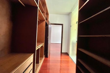 Casa para alugar com 750m², 5 quartos e 8 vagasCloset da Suíte 1