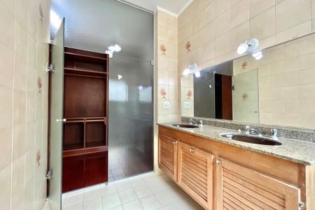 Casa para alugar com 750m², 5 quartos e 8 vagasBanheiro da Suíte 1