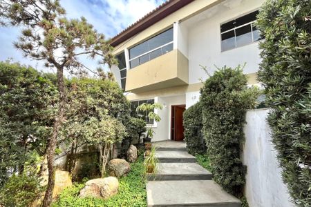 Casa para alugar com 750m², 5 quartos e 8 vagasHall de entrada