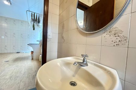 Casa para alugar com 750m², 5 quartos e 8 vagasBanheiro de serviço